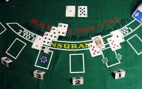 Star symbol expanding across reel on rosi slot Starburst